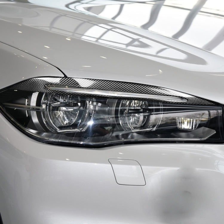 2 ชิ้น / เซ็ตคาร์บอนไฟเบอร์โคมไฟรถยนต์คิ้วตกแต่งสติ๊กเกอร์สำหรับ BMW X5 / F15 2014-2018, วางกาวรุ่น, For BMW X5 / F15 2014-2018