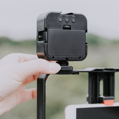 YELANGU PC203 YLG1801C Vlogging Live Broadcast LED Selfie Lightสมาร์ทโฟนวิดีโอRig Handle StabilizerพลาสติกBracketขาตั้งกล้องชุด, PC203