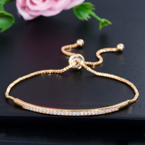 เครื่องประดับมือที่สวยหรูปรับได้ฝังไมโครเพทายเงาแถวเดียวโค้ง Aracelet