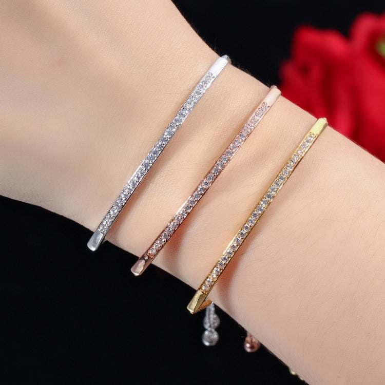เครื่องประดับมือที่สวยหรูปรับได้ฝังไมโครเพทายเงาแถวเดียวโค้ง Aracelet