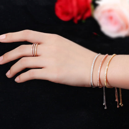 เครื่องประดับมือที่สวยหรูปรับได้ฝังไมโครเพทายเงาแถวเดียวโค้ง Aracelet