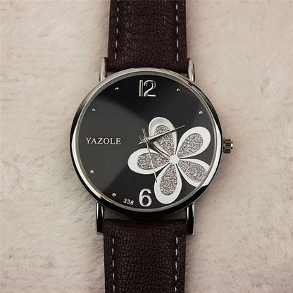 YAZOLE นาฬิกาควอทซ์ลายโคลเวอร์สี่ใบสไตล์ OL สุภาพสตรี