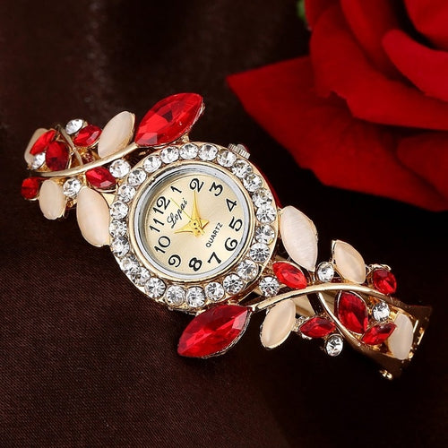 สุภาพสตรี Retro Round Dial Diamond Petal สร้อยข้อมือนาฬิกาควอทซ์